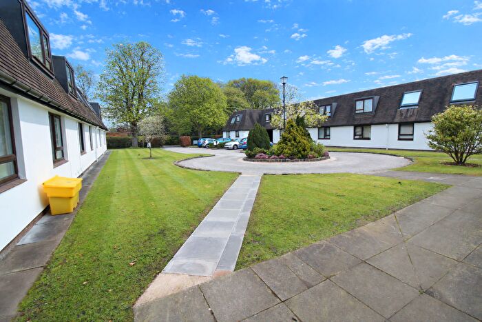 1 Bedroom Flat For Sale In Chestnut Court, Leyland, Lancashire, PR25