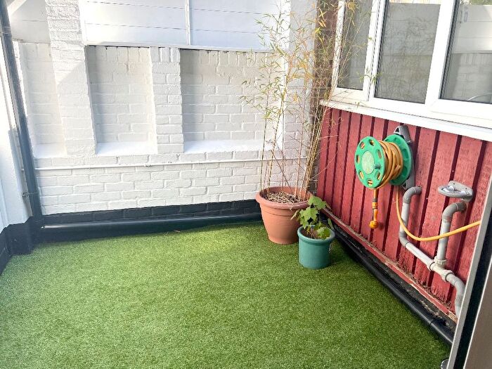1 Bedroom Flat To Rent In Corporation Street, Islington, N7