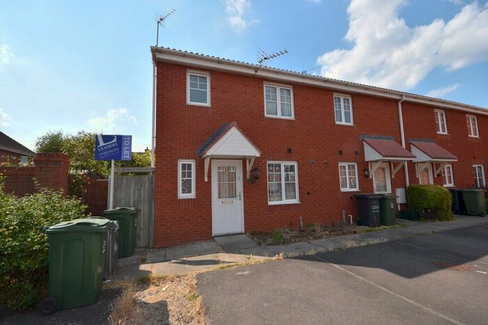 3 Bedroom Town House To Rent In Stableford Close, Shepshed, Loughborough, LE12