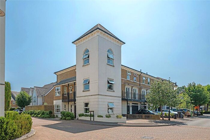 4 Bedroom Semi-Detached House For Sale In Rawlings Close, Beckenham, BR3