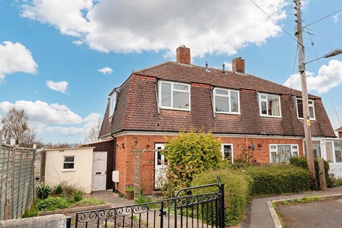 3 Bedroom Semi-Detached House For Sale In Hawthorn Road, Street, Somerset, BA16