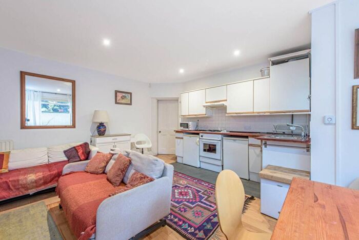 1 Bedroom Flat For Sale In Ferncroft Avenue, Hampstead, London, NW3