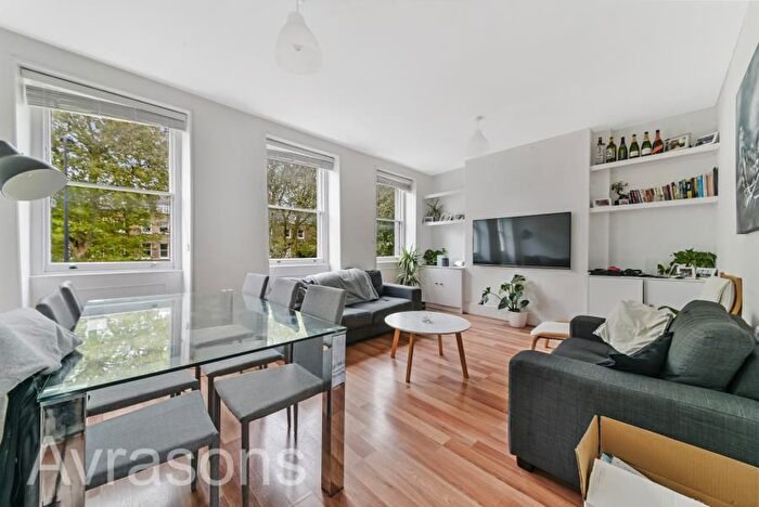 3 Bedroom Flat To Rent In Kennington Park Road, Kennington, SE11