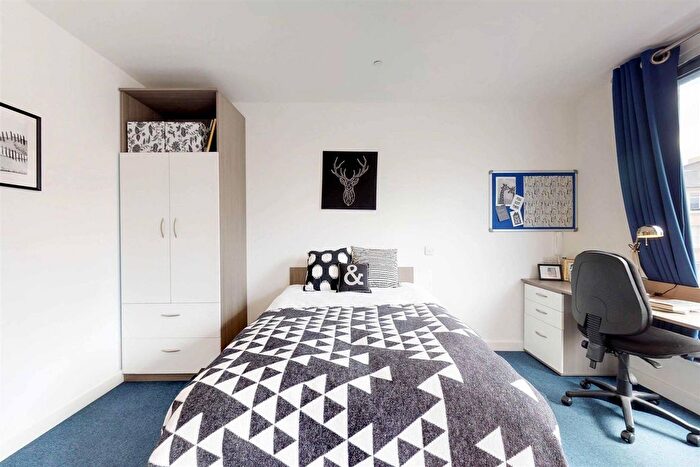 Studio To Rent In West Park Place, Edinburgh, EH11