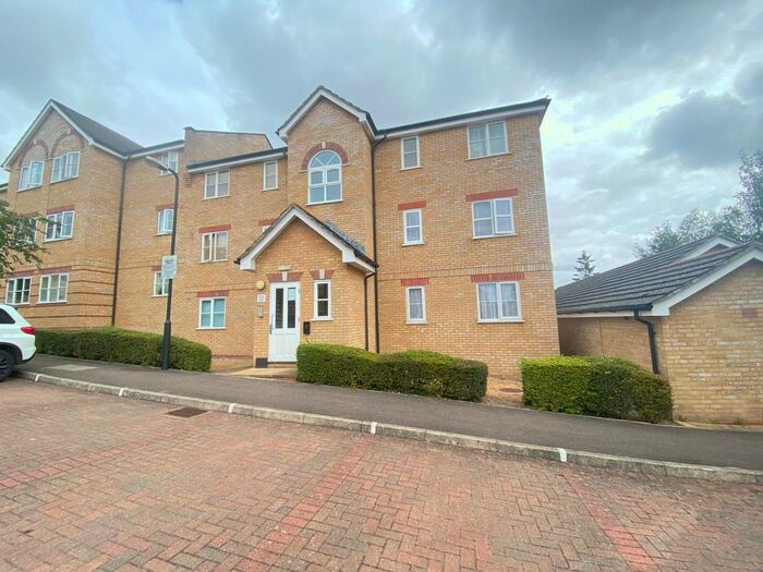 2 Bedroom Flat To Rent In Kirkland Drive, Enfield, EN2
