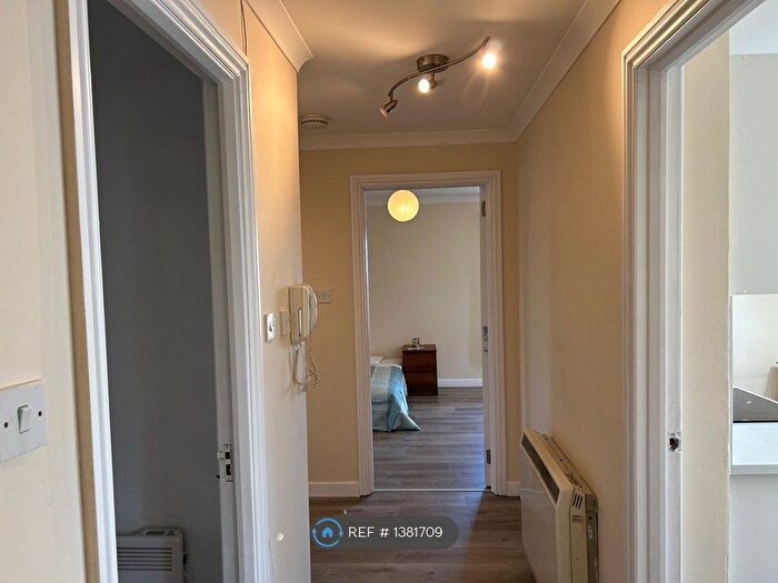 3 Bedroom Flat To Rent In Orchard Street, Aberdeen, AB24