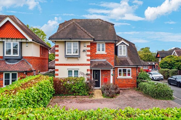 4 Bedroom Detached House For Sale In Swallow Fields, Iver, SL0