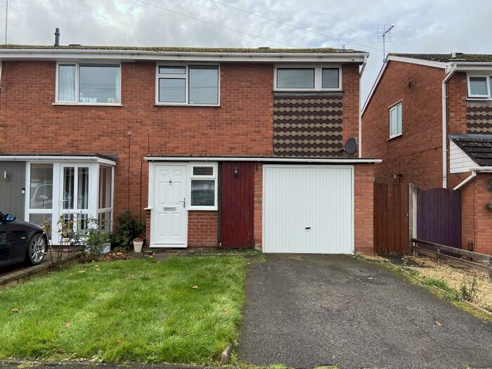 3 Bedroom House To Rent In Court Close, Kidderminster, DY11