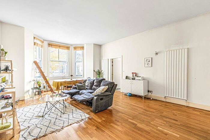 2 Bedroom Flat To Rent In Redcliffe Gardens, London, SW10