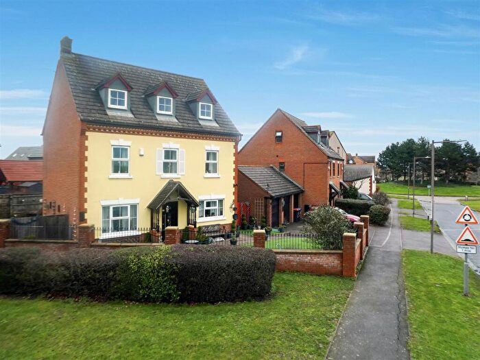 5 Bedroom Detached House For Sale In Kilwinning Drive, Monkston, MK10