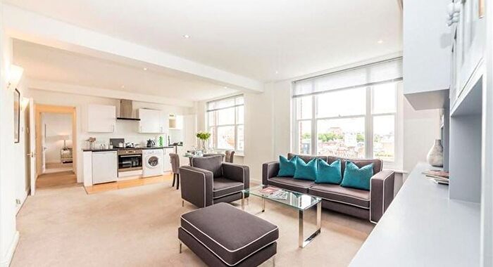 2 Bedroom Flat To Rent In Hill Street, Mayfair, London, W1J