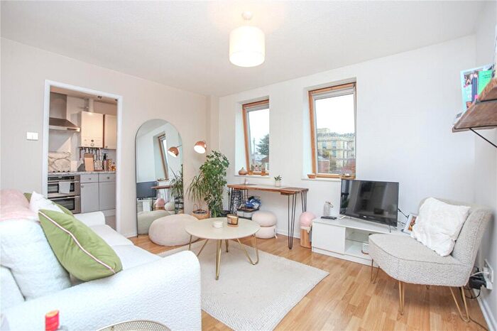 1 Bedroom Apartment To Rent In Knapp Road, Cheltenham, Gloucestershire, GL50