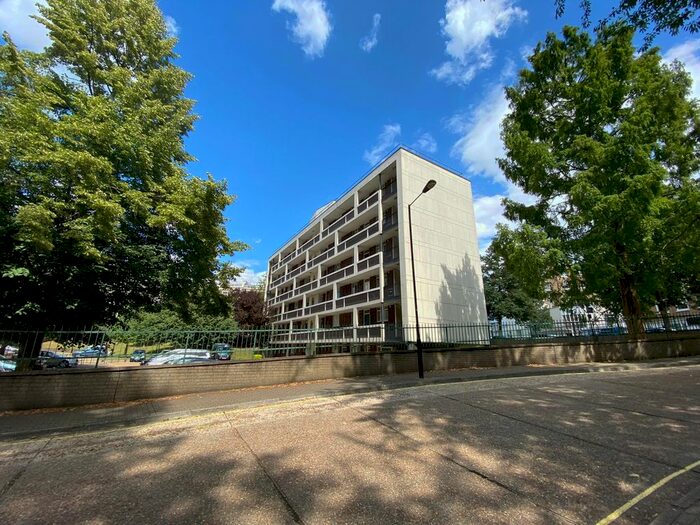 1 Bedroom Flat To Rent In Hallfield Estate, Bayswater, W2