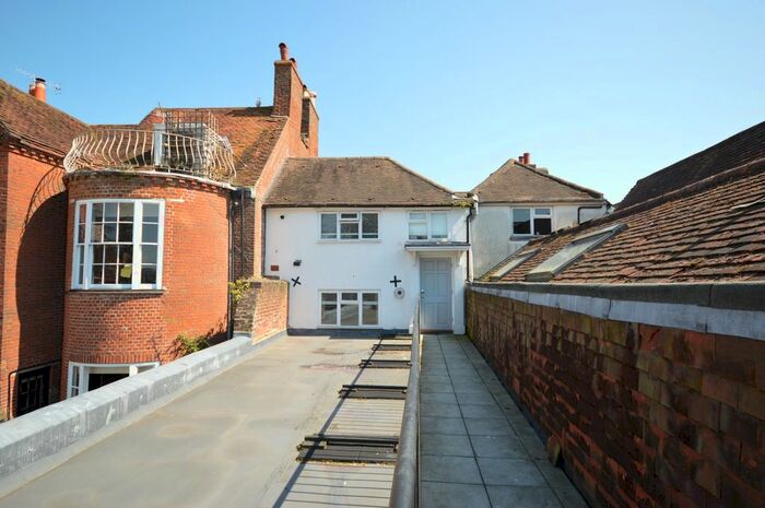 1 Bedroom Flat To Rent In St Cyriacs, Chichester, PO19