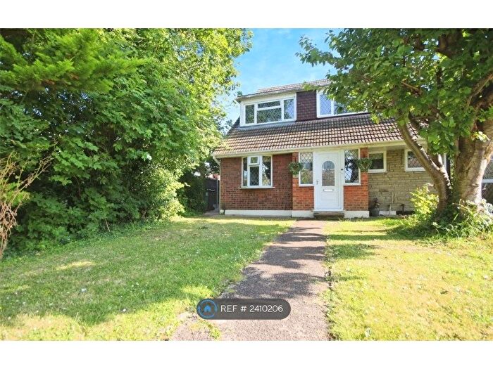 4 Bedroom Semi-Detached House To Rent In Ozonia Walk, Wickford, SS12