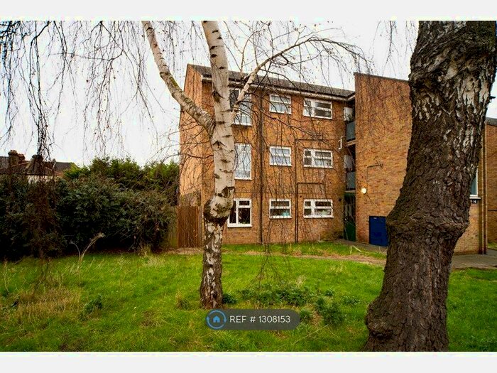 2 Bedroom Flat To Rent In Claret Gardens, London SE25
