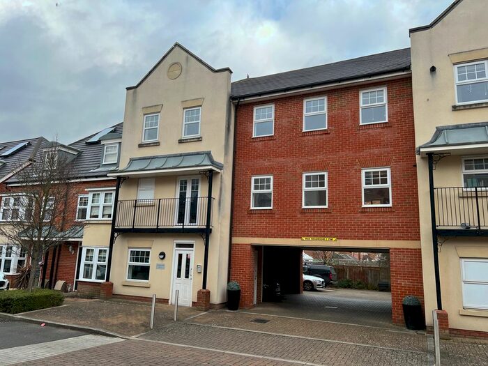 2 Bedroom Flat To Rent In Erickson Gardens, Bromley, BR2