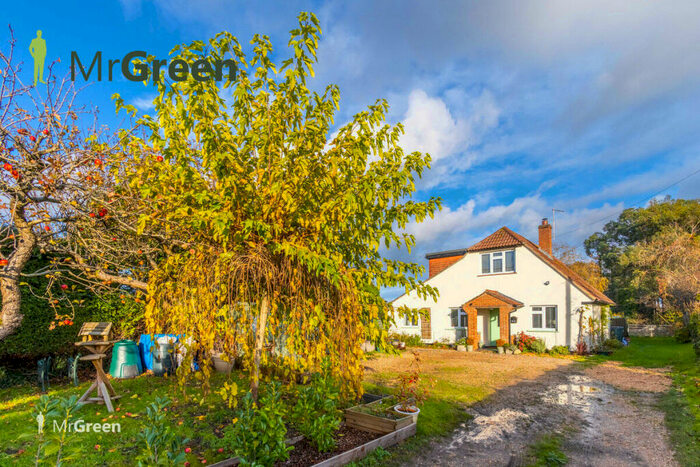 4 Bedroom Detached House For Sale In Ringwood Road, Christchurch, BH23