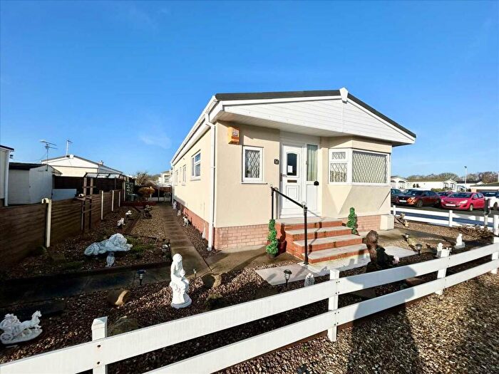 2 Bedroom Park Home For Sale In Fourth Avenue, Parklands, Scunthorpe, DN17