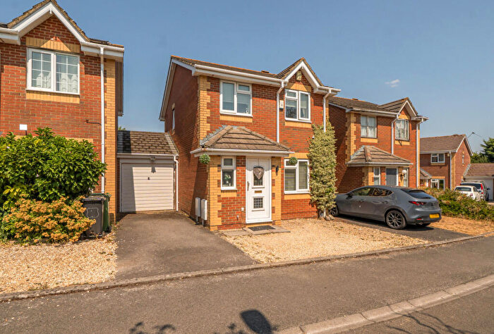 3 Bedroom Link Detached House For Sale In Churchill Close, Barrs Court, Bristol, Gloucestershire, BS30