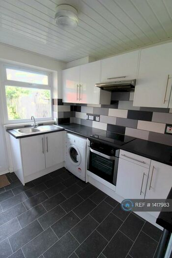 4 Bedroom Semi-Detached House To Rent In Finch Close, Hatfield, AL10