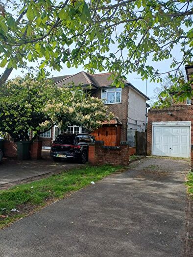 1 Bedroom Flat To Rent In Gunnersbury Avenue, Ealing, W5