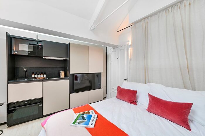 Studio To Rent In Haydon Way, London, SW11