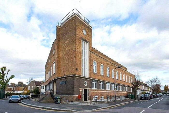 3 Bedroom Flat To Rent In Francis Road, London, E10