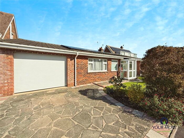 2 Bedroom Bungalow For Sale In Singleton Close, Bognor Regis, West Sussex, PO21