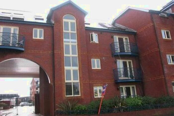3 Bedroom Flat To Rent In Haven Road, Exeter, EX2