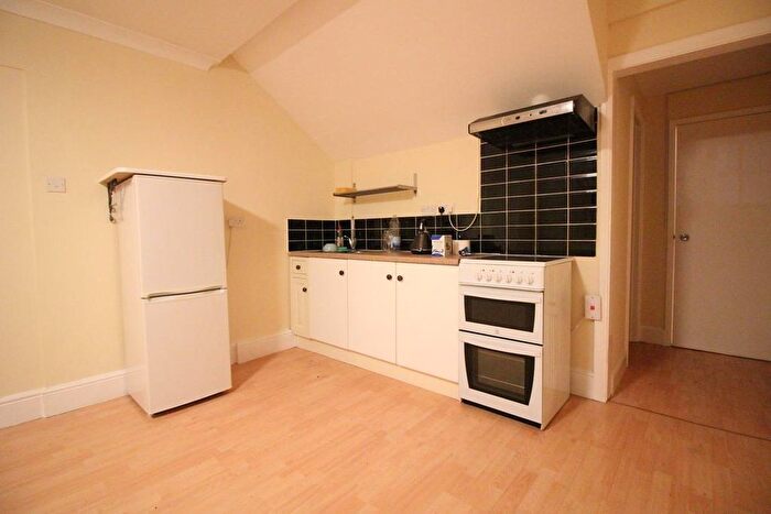 Studio To Rent In Chertsey Bridge Road, Chertsey, KT16