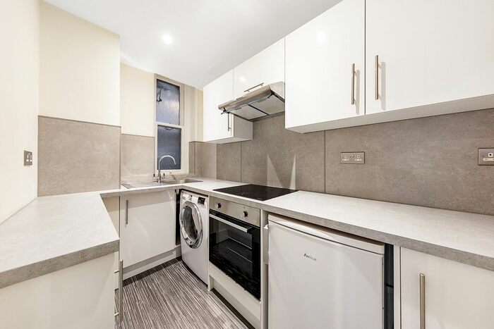 2 Bedroom Flat To Rent In Vauxhall Bridge Road, Victoria, London, SW1V