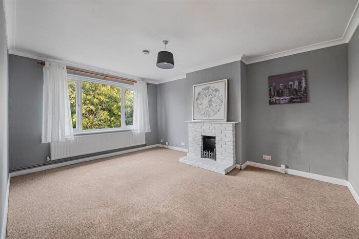 2 Bedroom Maisonette For Sale In Carshalton Grove, Sutton, SM1