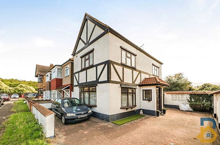 3 Bedroom Detached House For Sale In Victory Road, Rainham, RM13