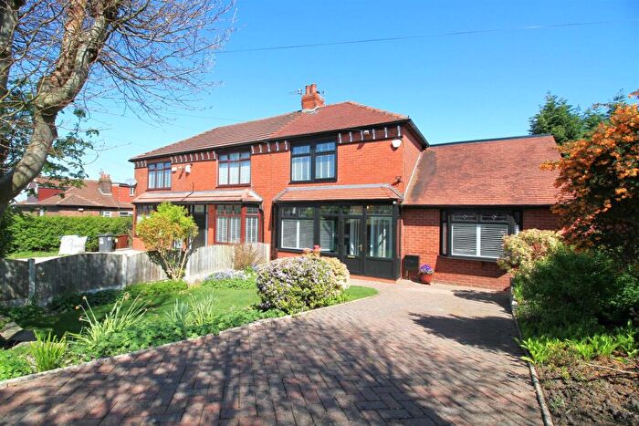 3 Bedroom Semi Detached House For Sale In Knott Lane, Hyde, SK14