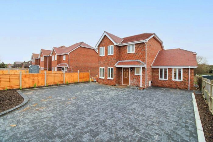 6 Bedroom Detached House To Rent In Lodge Road, Locks Heath, SO31