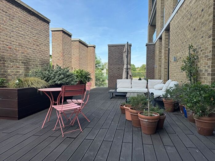 2 Bedroom Flat For Sale In Maison House, Acton Walk, London, N20