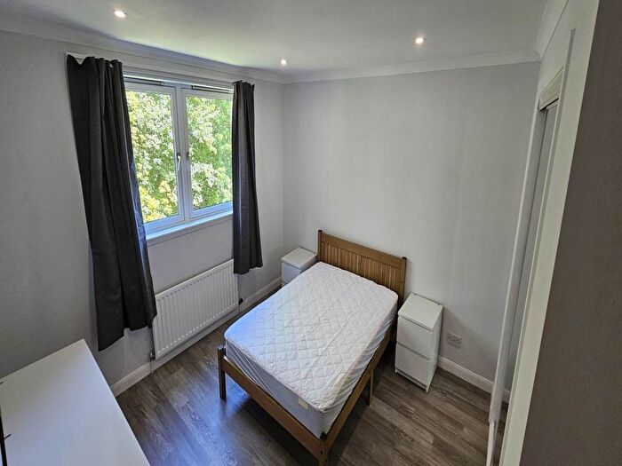 2 Bedroom Flat To Rent In Rosebank Gardens, Aberdeen, AB11
