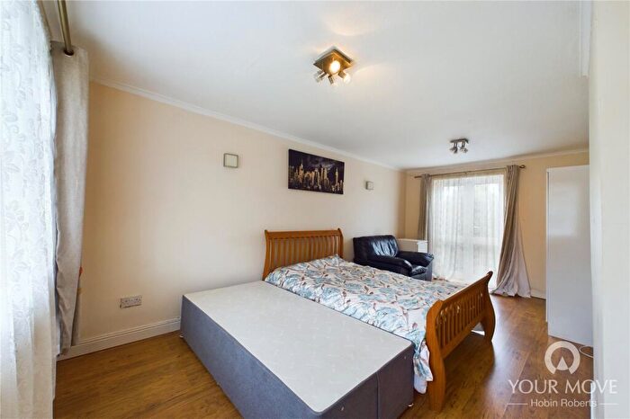 3 Bedroom Terraced House For Sale In Aynho Crescent, Kingsthorpe, Northampton, NN2