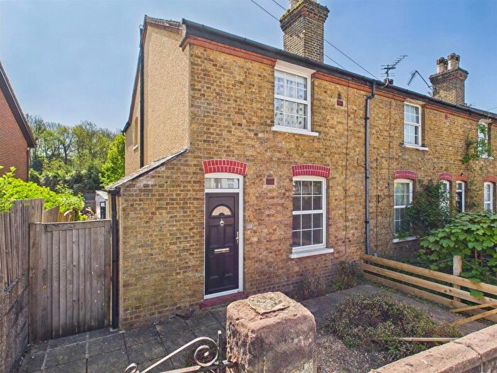 3 Bedroom End Of Terrace House To Rent In Chipstead Valley Road, Coulsdon, CR5