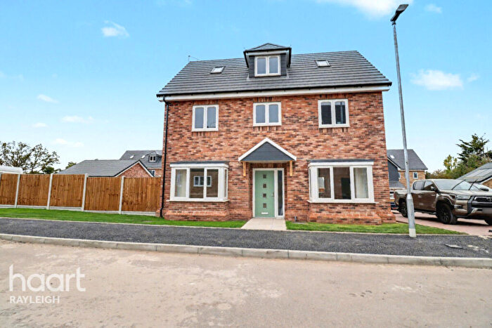 4 Bedroom Detached House For Sale In Cornfield Way, Rayleigh, SS6