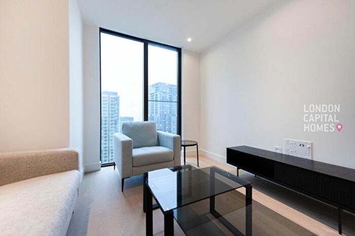2 Bedroom Apartment To Rent In Harcourt Tower, Marsh Wall, London, E14
