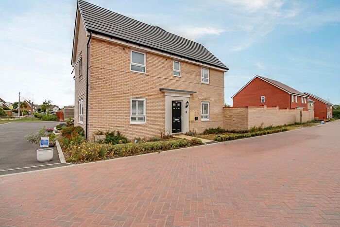 3 Bedroom Semi-Detached House For Sale In Admiral Crescent, Hullbridge, Hockley, SS5