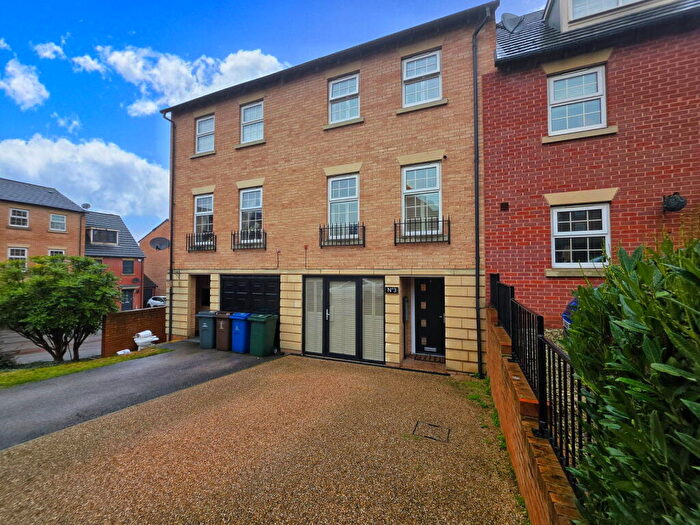 3 Bedroom Town House For Sale In Barberry Court, Barnsley, S70