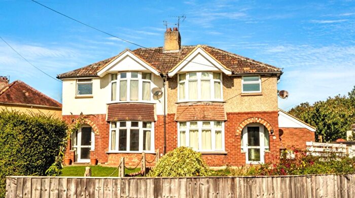 3 Bedroom Semi Detached House For Sale In Park Avenue, Chippenham, SN14