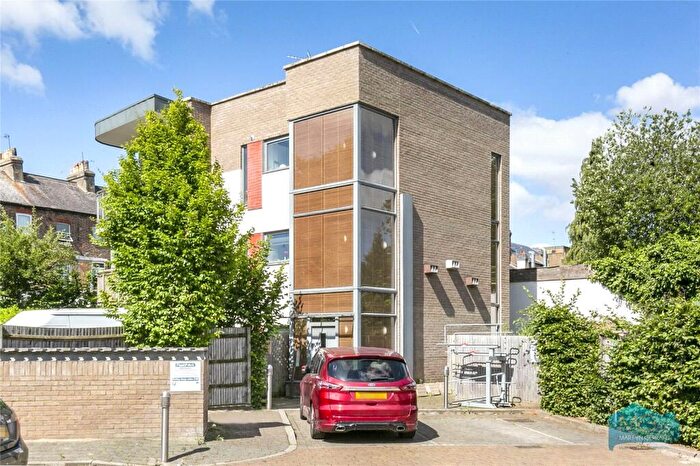 2 Bedroom Apartment For Sale In Sambroke Square, Barnet, Hertfordshire, EN4