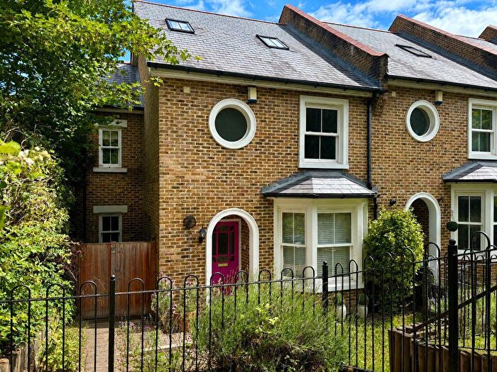 4 Bedroom Town House To Rent In Valley Road, Kenley, CR8