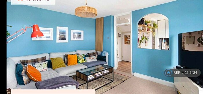 3 Bedroom Flat To Rent In Fellows Court, London, E2