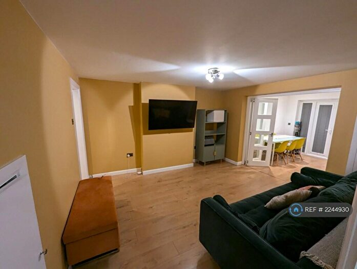 2 Bedroom Semi-Detached House To Rent In Brow Crescent, Orpington, BR5