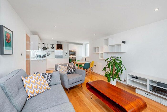 2 Bedroom Flat To Rent In Mallard Point, Bow, London, E3